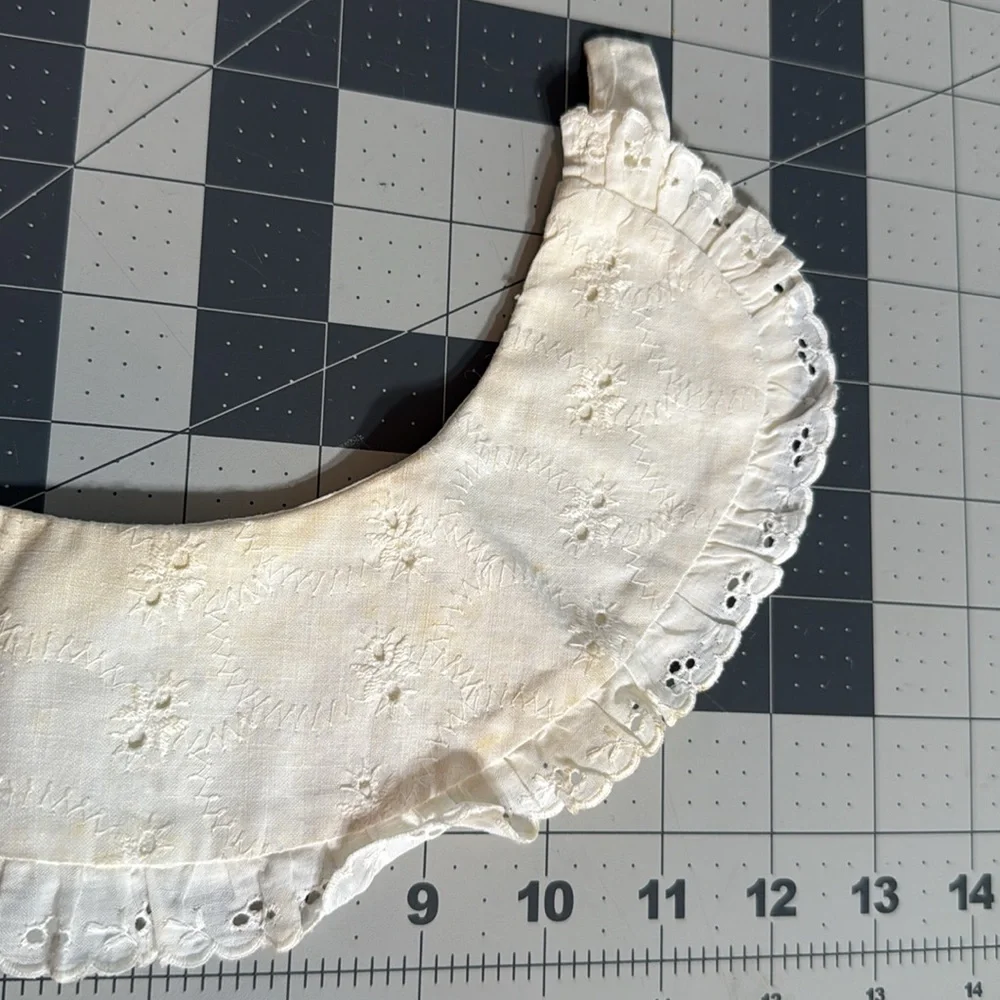 Vintage Eyelet Lace Peter Pan Detachable Collar – Embroidered Floral with Ruffle - Picture 5 of 10
